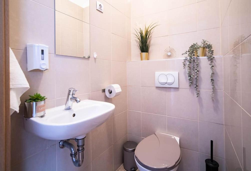 Free Parking! Soho Budapest 304, 4 Ppl, Ac, Fast Wifi, Smart Tv Kültér fotó