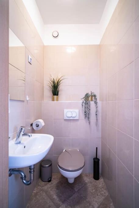 Free Parking! Soho Budapest 304, 4 Ppl, Ac, Fast Wifi, Smart Tv Kültér fotó